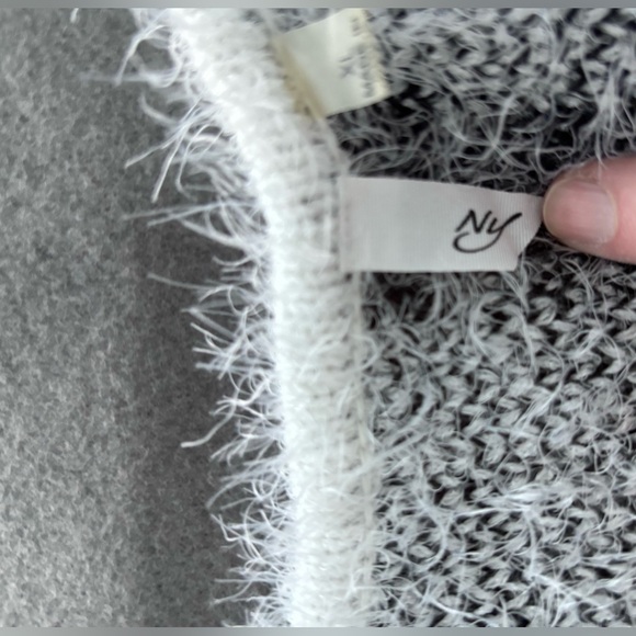 NY Collection Sweater - Picture 4 of 8